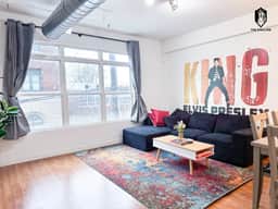 Elvis - The King" Loft - Steps from Main St/Museums (Loft 206)