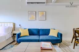 Comfy Studio with King Bed/Free Parking/Super Fast Wifi (Suite 5)