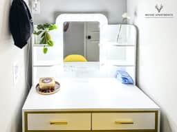 Luxe Modern loft with King Bed, Free Parking and Fast Wi-Fi (Suite 9)