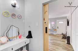 Themed Loft with King Bed, Free Parking & Wi-Fi (Suite 10)