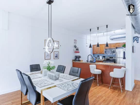 Discover Memphis" Loft - Steps from Downtown Attractions (Loft#307)