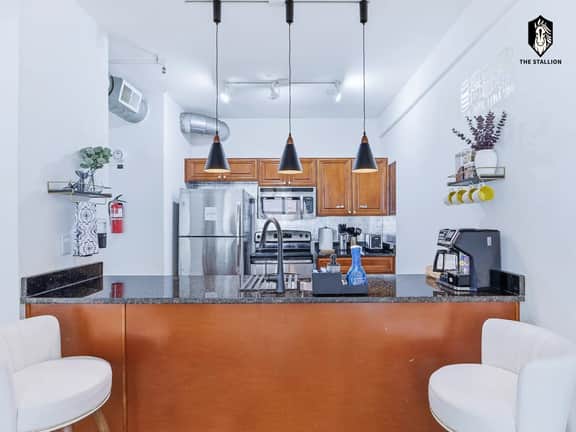 Elvis - The Legend" Loft - Steps from Downtown Attractions (Loft 308)