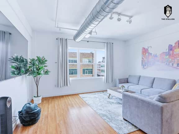 Iconic Memphis" Loft - Spacious 2BD in the heart of the Downtown (Loft#303)