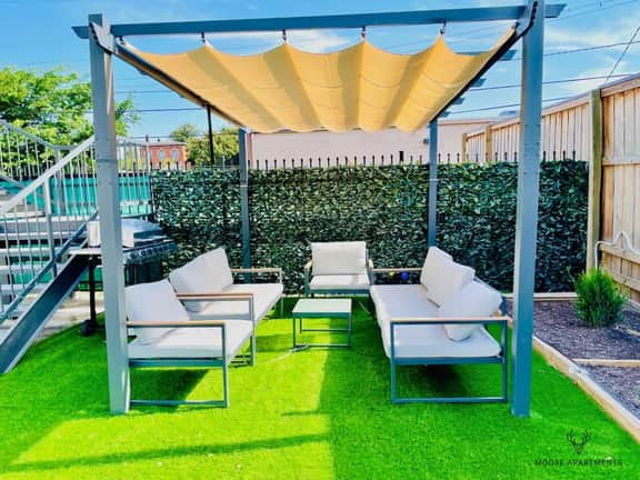 Brand New Modern Luxe Loft w/ King Bed, free parking & Fast Wi-Fi (Suite 12)