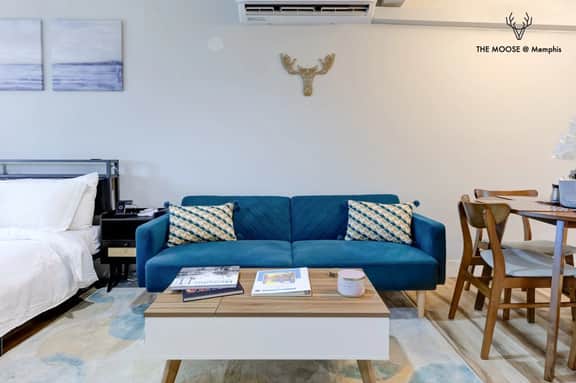 Luxe Modern loft w/ King Bed, Free Parking & Fast WiFi (Suite 11)