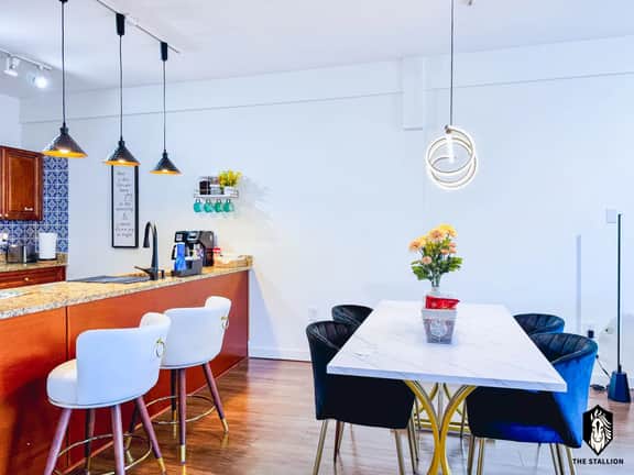 Luxury Spacious 2BD in the heart of the Downtown (Loft#302)