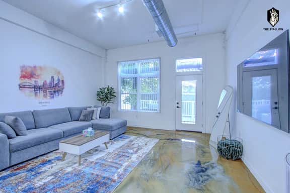 Signature Loft with Private Patio (Loft 101)