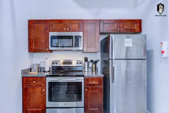 Walkable Downtown Location - Luxe Loft w/ free gated parking (Loft #107)