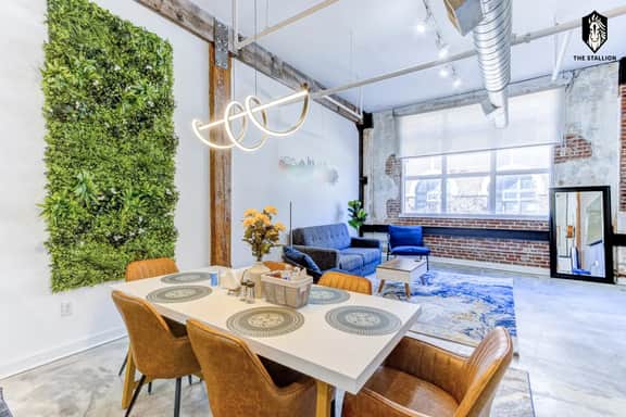 Walkable Downtown Location - Luxe Loft w/ free gated parking (Loft# 106)