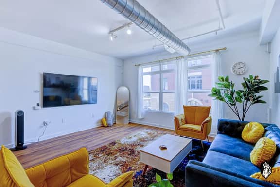 Walkable Downtown Location - Luxe Loft w/ free gated parking (Loft#208)