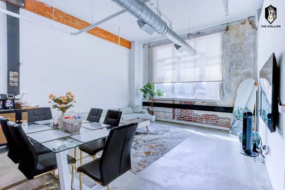 Walkable Downtown Location- Luxe Loft w/ free gated parking (Loft #108)