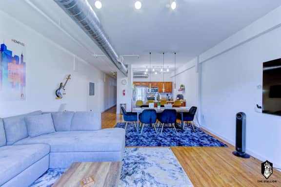 Walkable Downtown Location- Luxe Loft w/ free gated parking (Loft# 301)
