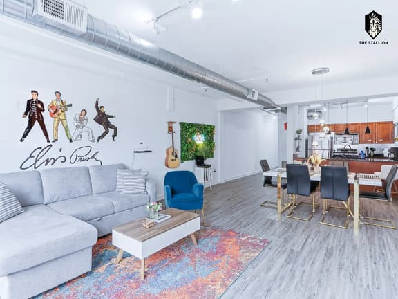 Elvis - The Legend" Loft - Steps from Downtown Attractions (Loft 308)