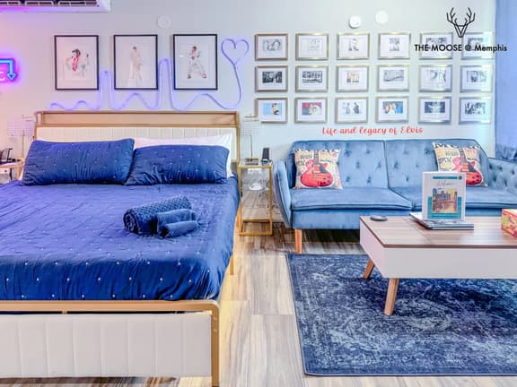 Elvis Presley Suite w/ King Bed & Free WIFI (Suite#4)
