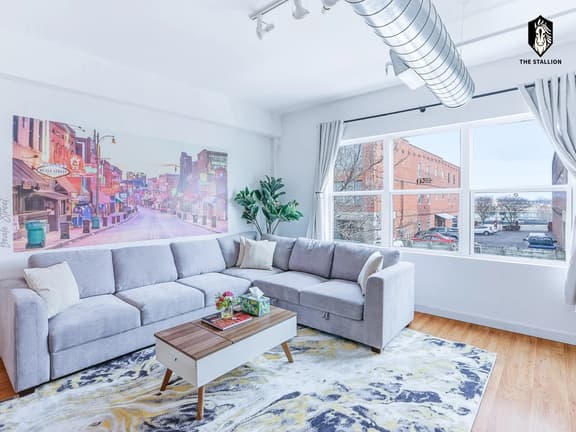 Luxury Spacious 2BD in the heart of the Downtown (Loft 202)