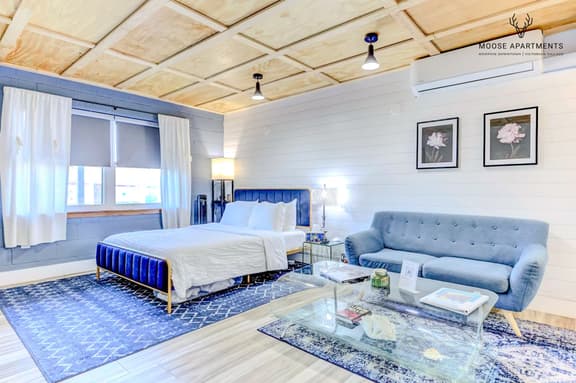 Safe Luxe Studio, FREE Parking & WIFI (Suite 3)
