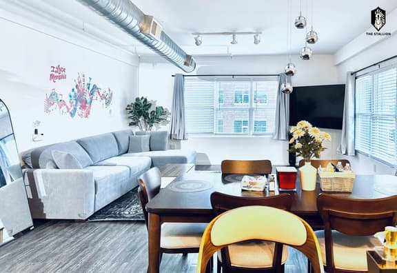 Walkable Downtown Location - Luxe Loft w/ free gated parking (Loft #305)