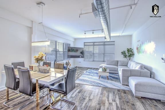 Walkable Downtown Location - Luxe Loft w/ free gated parking (Loft #310)
