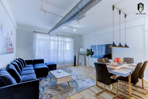 Walkable Downtown Location - Luxe Loft w/ free gated parking (Loft# 306)
