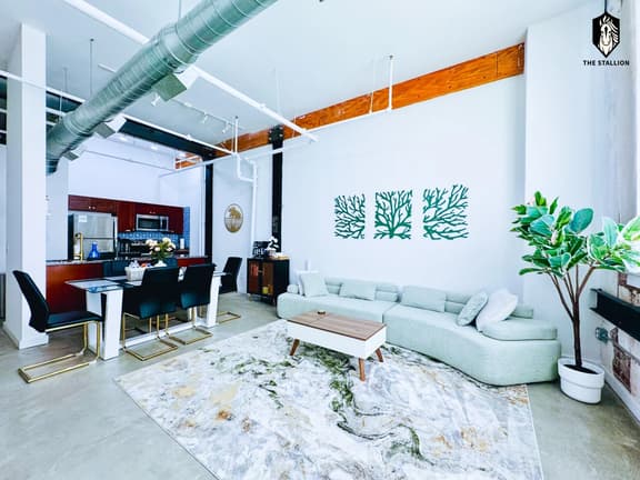 Walkable Downtown Location- Luxe Loft w/ free gated parking (Loft #108)